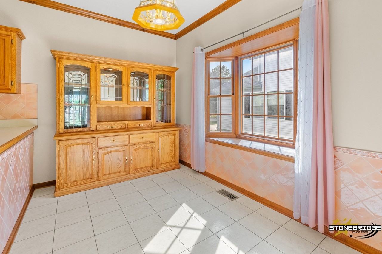 260 Shipland Dr - Photo 4 of 25