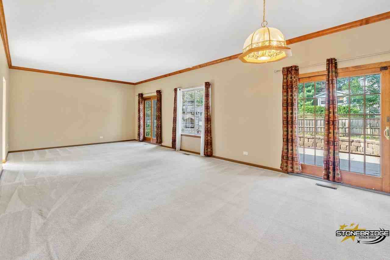 260 Shipland Dr - Photo 5 of 25