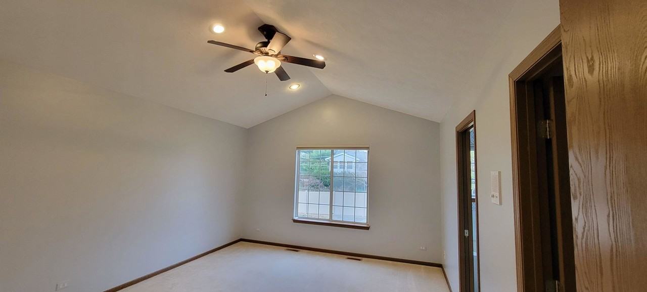 260 Shipland Dr - Photo 6 of 25