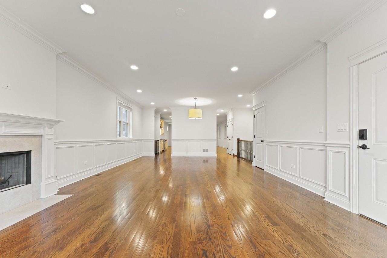 3716 N Kenmore Ave Apt 1 #1 - Photo 3 of 26