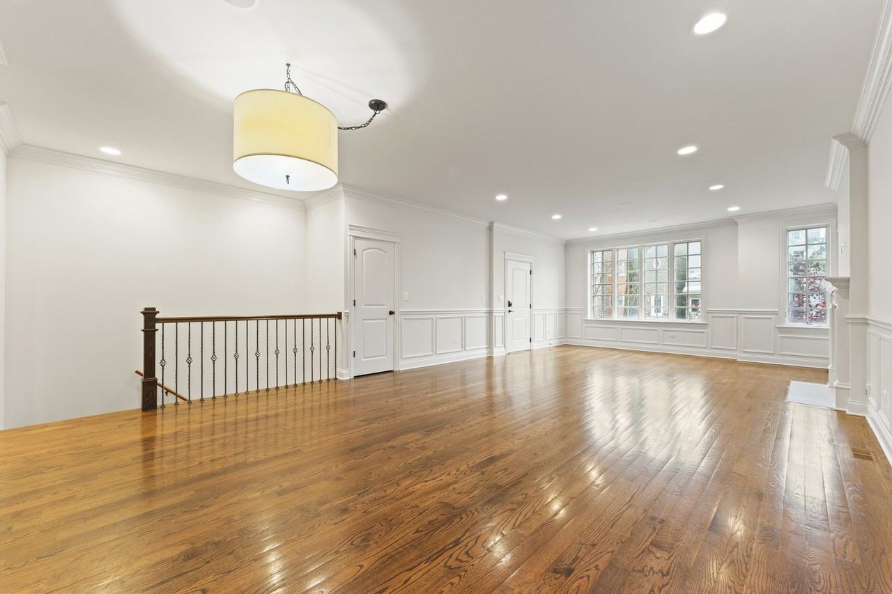 3716 N Kenmore Ave Apt 1 #1 - Photo 4 of 26