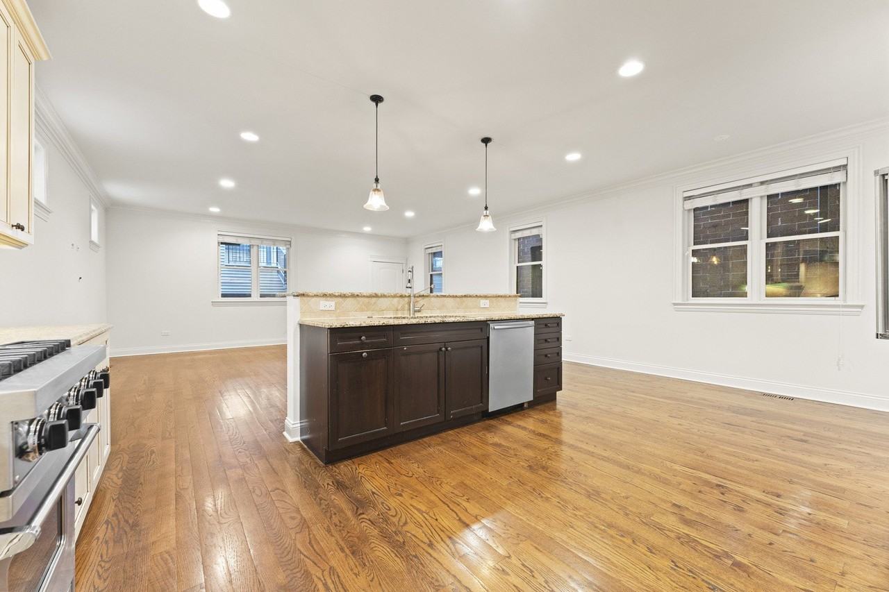 3716 N Kenmore Ave Apt 1 #1 - Photo 7 of 26