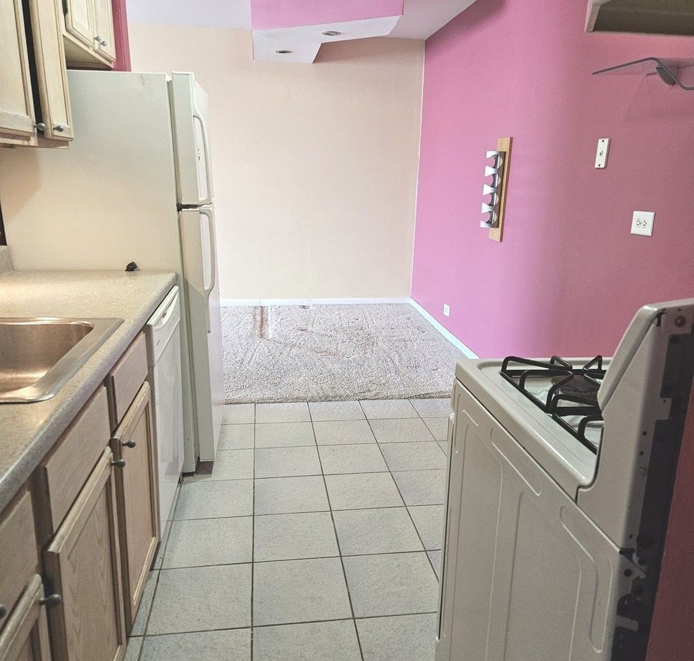 1375 Rebecca Dr Apt 219 #219 - Photo 4 of 10