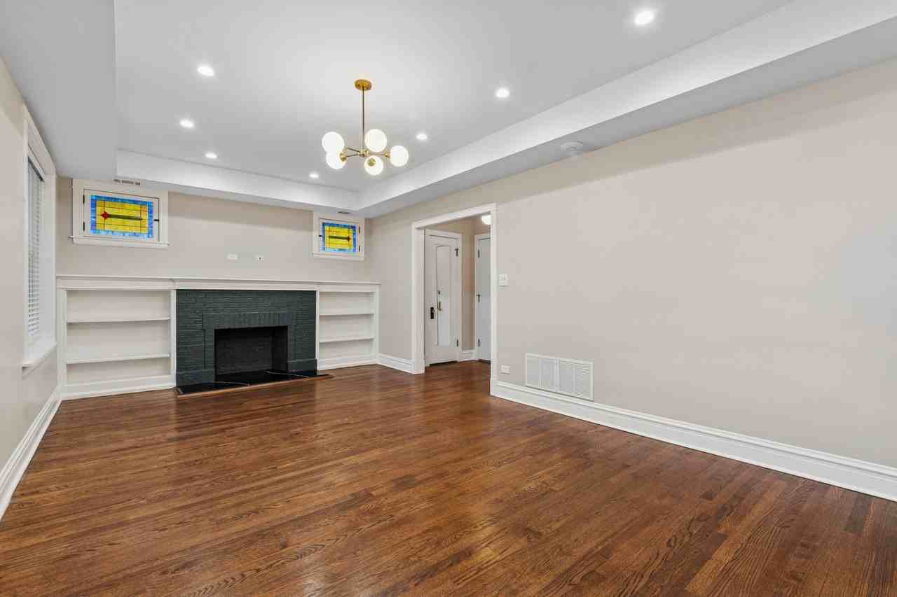 4932 N Ridgeway Ave Apt 2 #2 - Photo 6 of 21