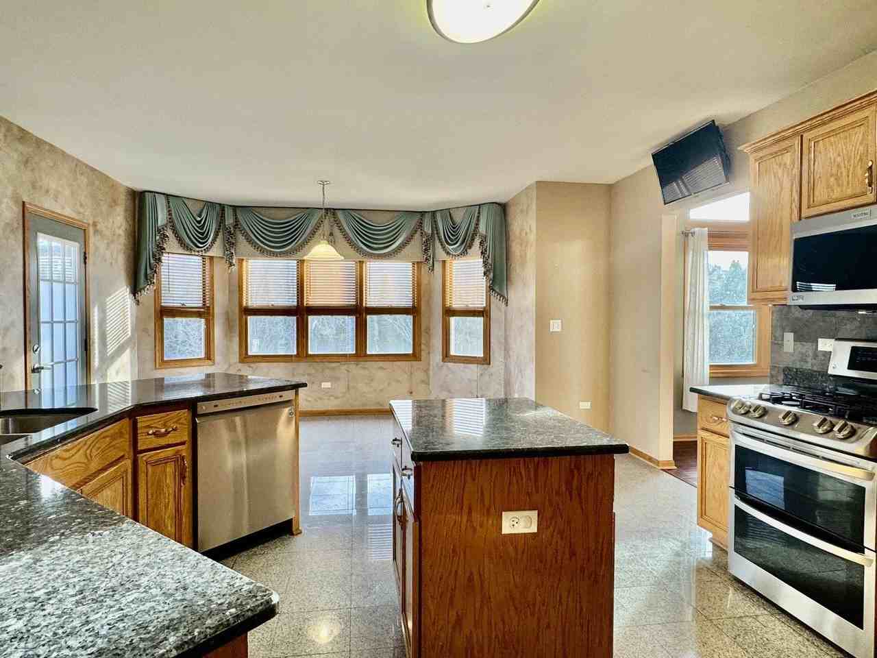 12457 Walden Rd - Photo 7 of 41