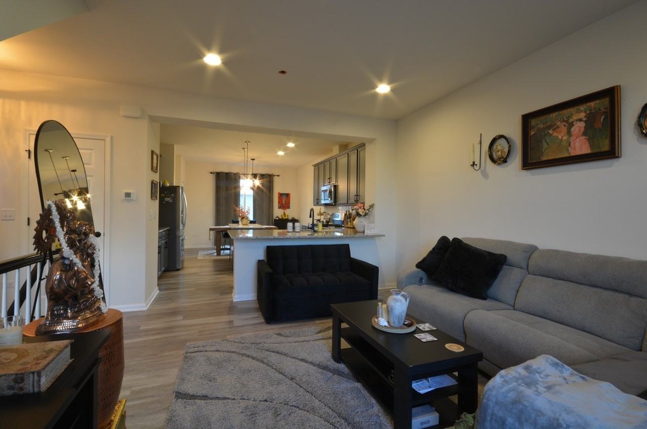 3S624 Everton Dr - Photo 3 of 13