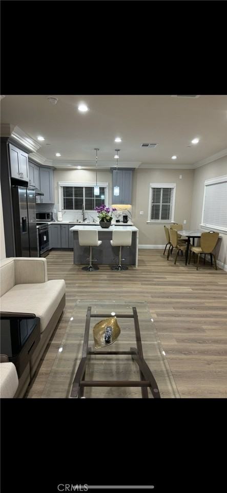 2030 S Chapel Ave - Photo 2 of 13