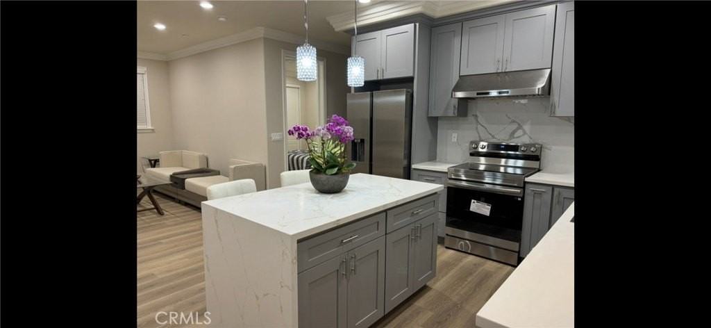 2030 S Chapel Ave - Photo 3 of 13