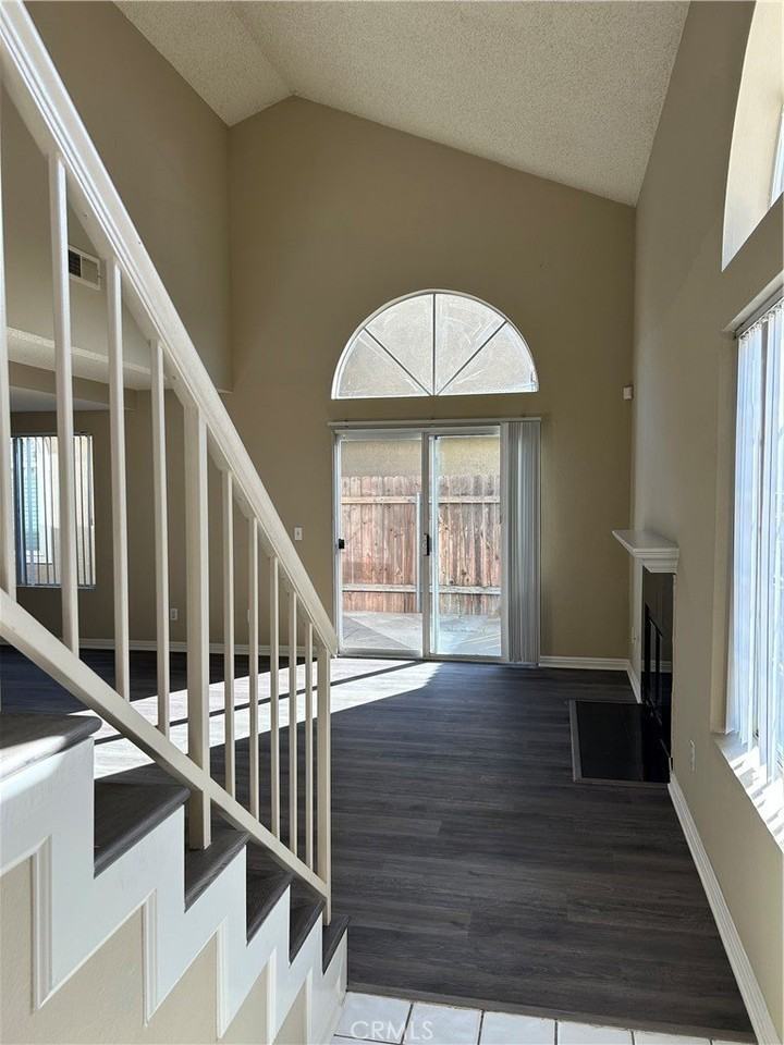 375 E Phillips Blvd - Photo 2 of 14