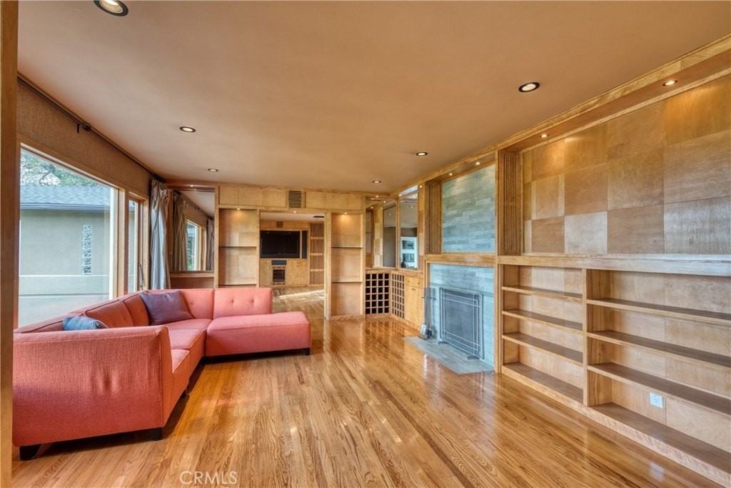 1530 Poppy Peak Dr - Photo 2 of 45