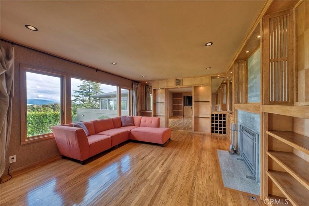 1530 Poppy Peak Dr - Photo 3 of 45