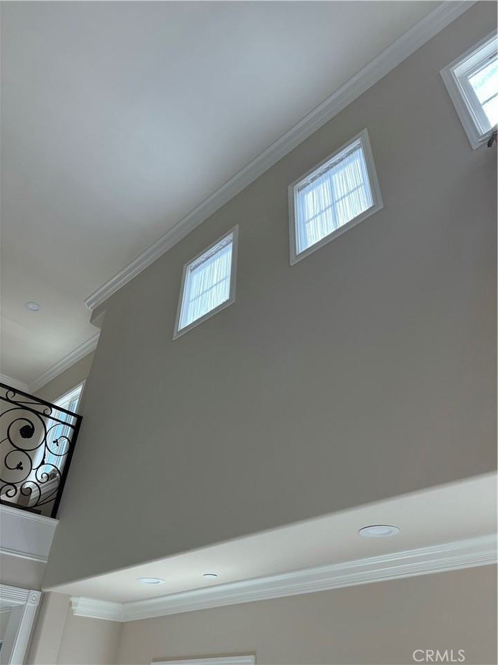 2028 S Chapel Ave - Photo 3 of 23