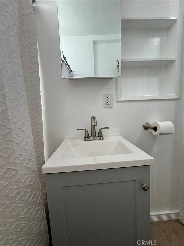 6823 Vinevale Ave - Photo 5 of 14