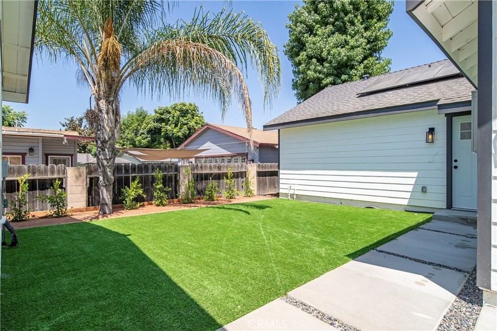 12423 Howard St - Photo 3 of 50