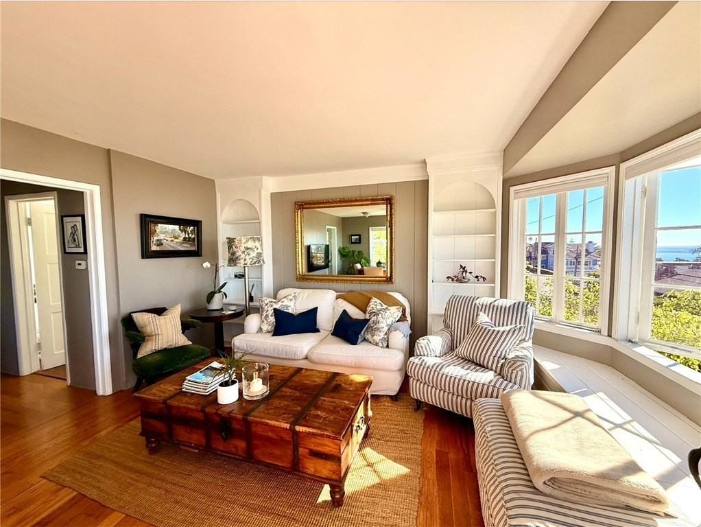 2344 Glenneyre St - Photo 2 of 23