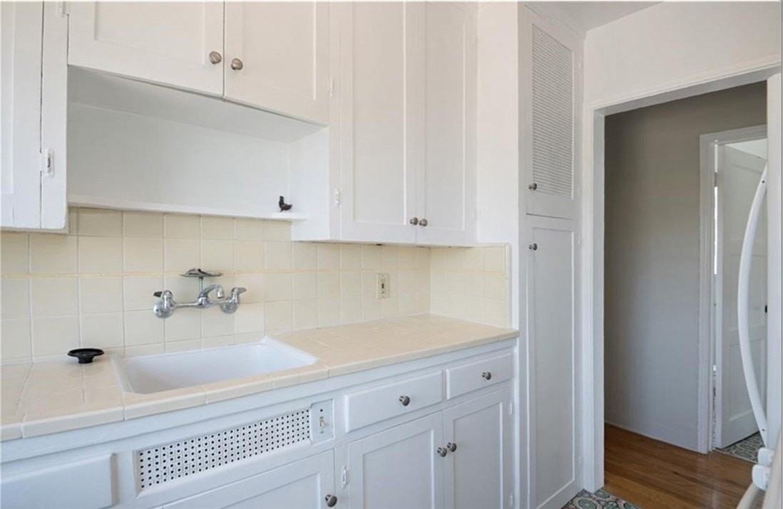 2344 Glenneyre St - Photo 7 of 23