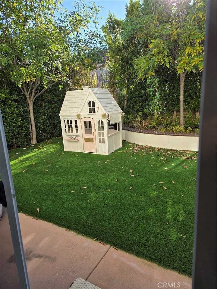 24902 Gardenway Dr - Photo 3 of 4