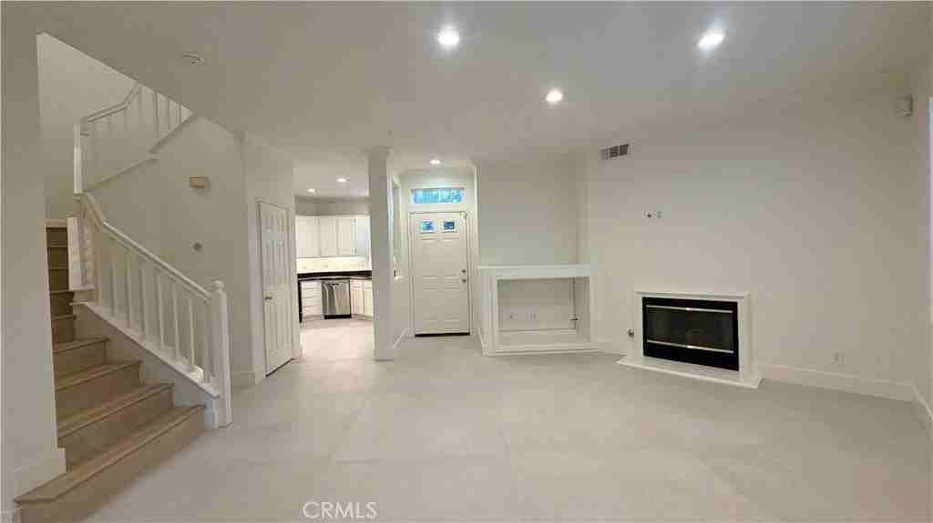 449 Ridgeway - Photo 4 of 17