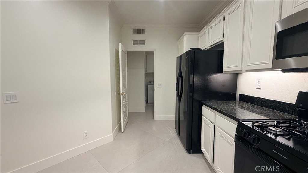 449 Ridgeway - Photo 6 of 17