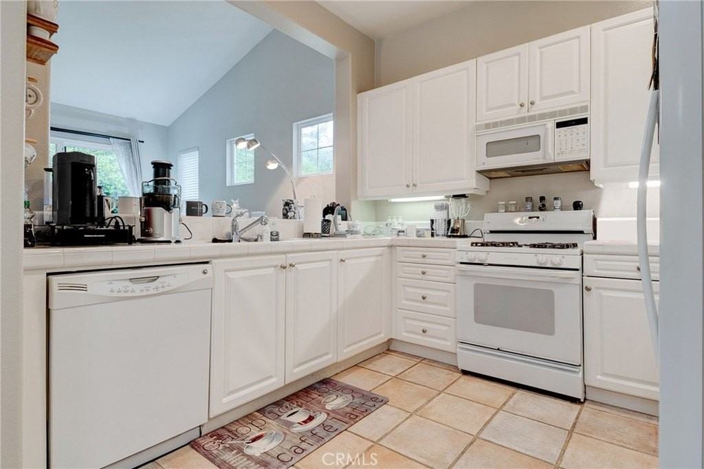 14 Celano Ct - Photo 4 of 13