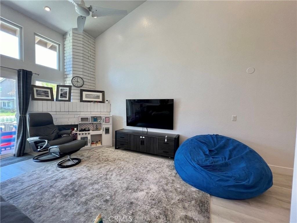 7801 Seabreeze Dr - Photo 3 of 20