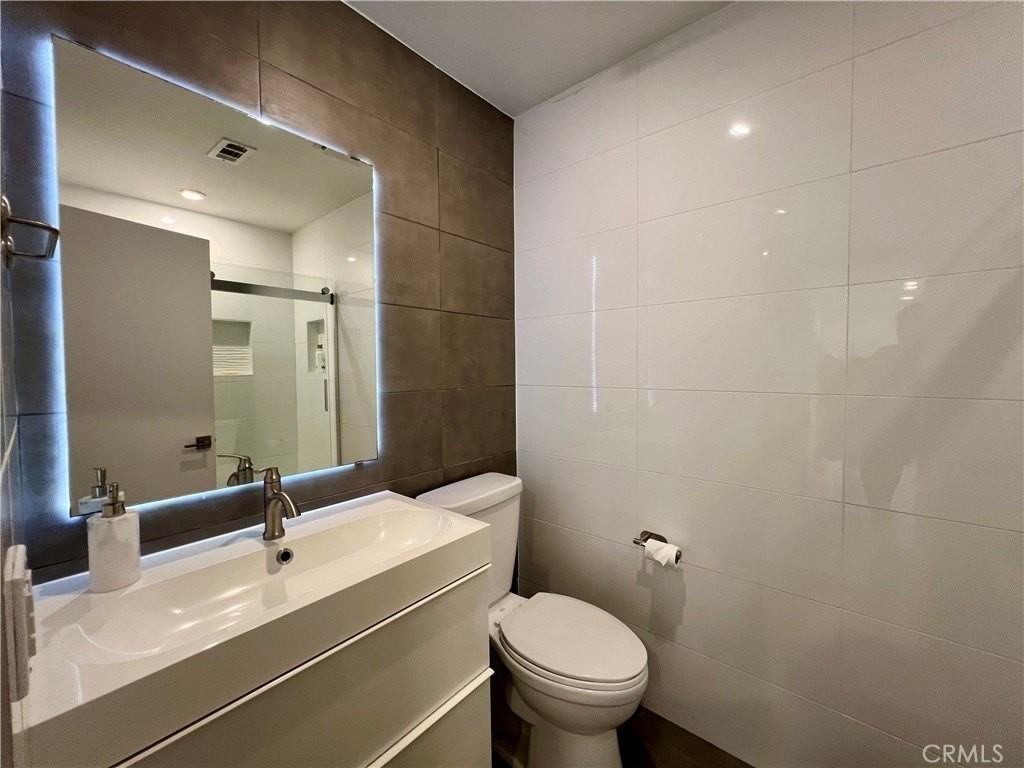 7801 Seabreeze Dr - Photo 6 of 20