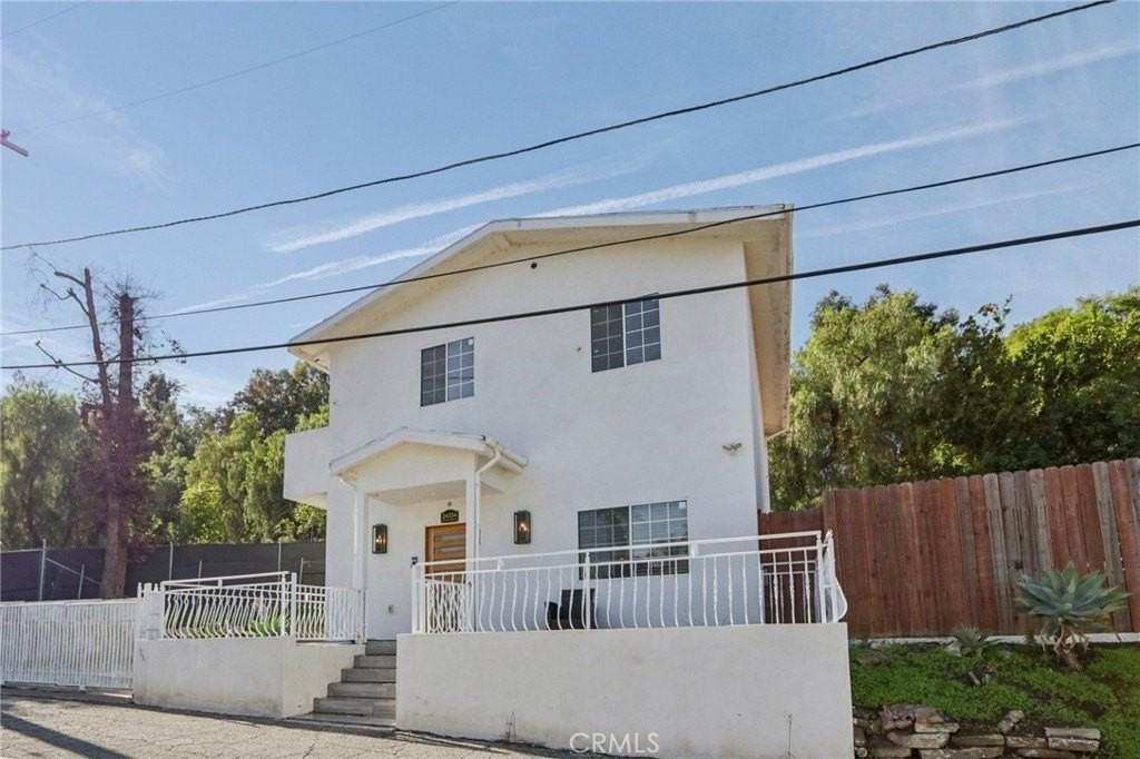 24334 Crestlawn St - Photo 2 of 31