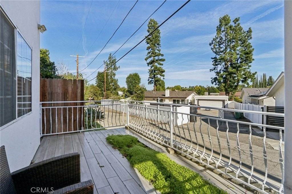 24334 Crestlawn St - Photo 4 of 31