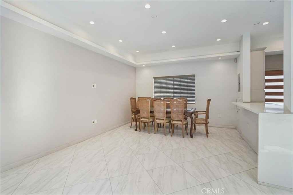 24334 Crestlawn St - Photo 5 of 31