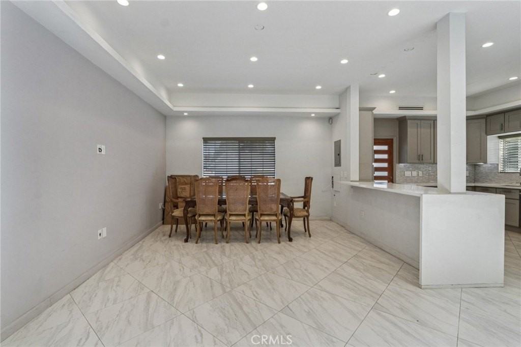 24334 Crestlawn St - Photo 6 of 31