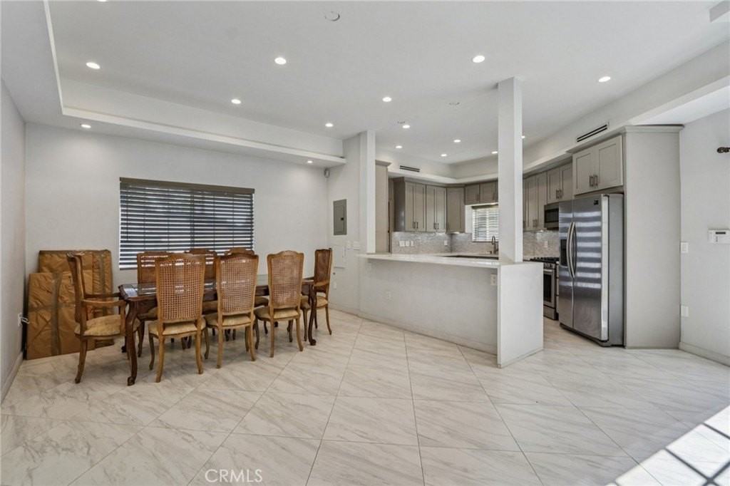 24334 Crestlawn St - Photo 7 of 31