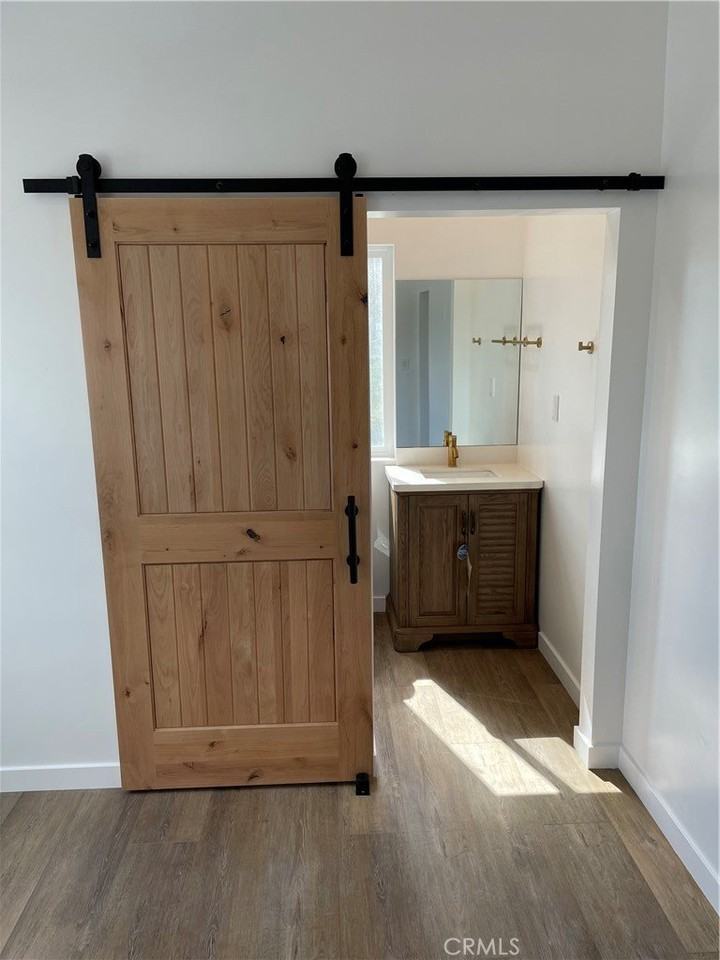 24308 Victory Blvd - Photo 3 of 10