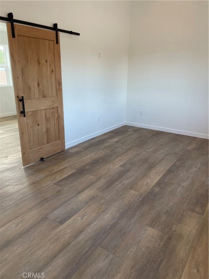 24308 Victory Blvd - Photo 6 of 10