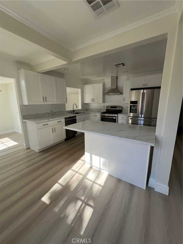 6653 Quakertown Ave - Photo 4 of 28