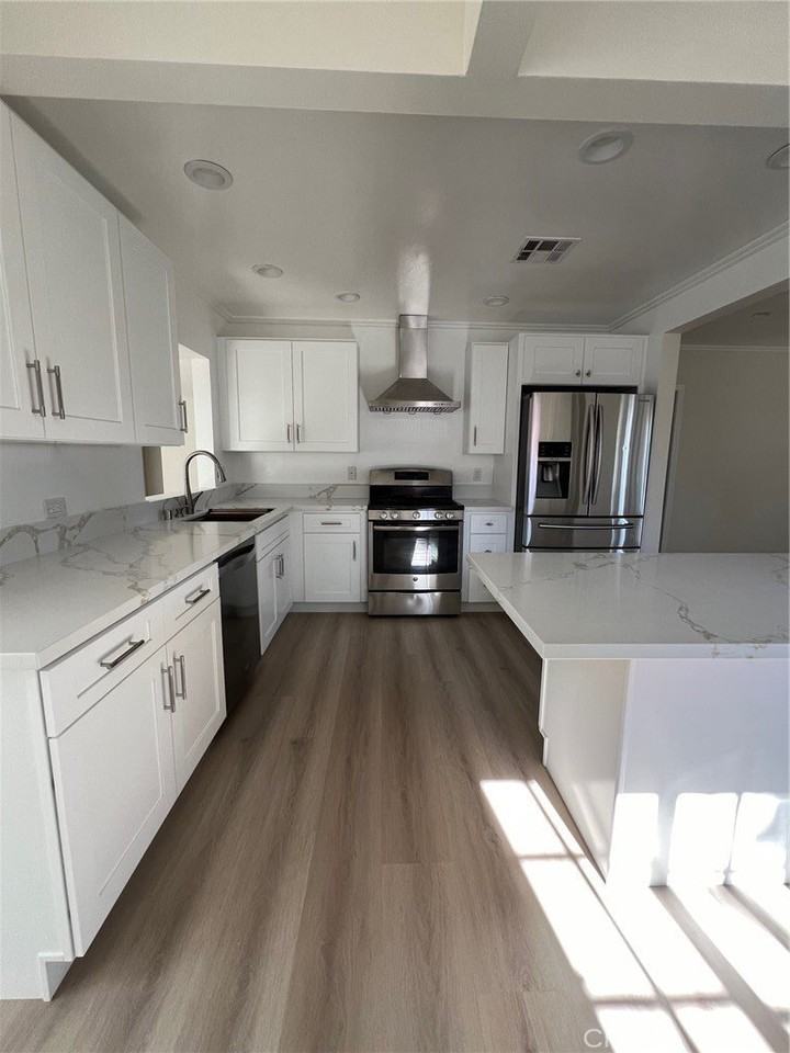 6653 Quakertown Ave - Photo 5 of 28