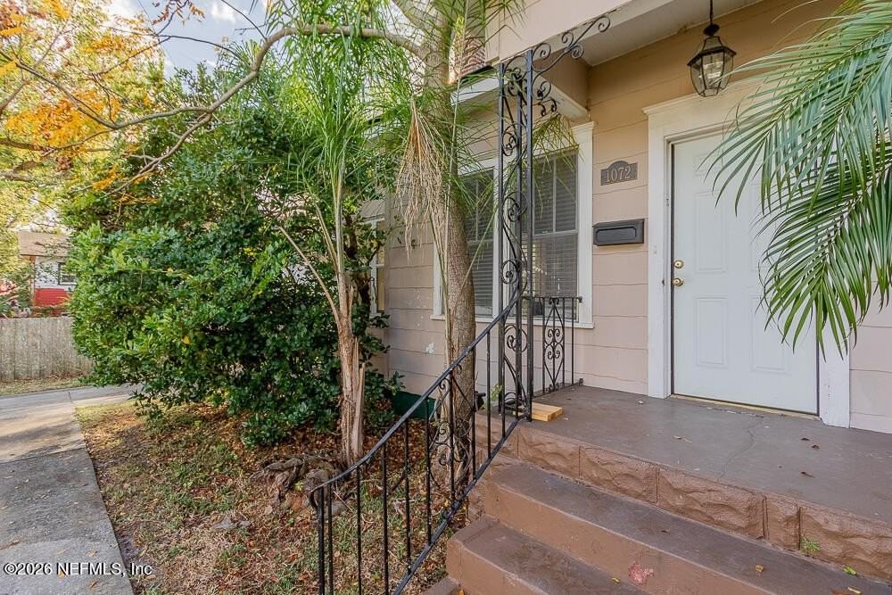 1072 Brown St - Photo 3 of 35