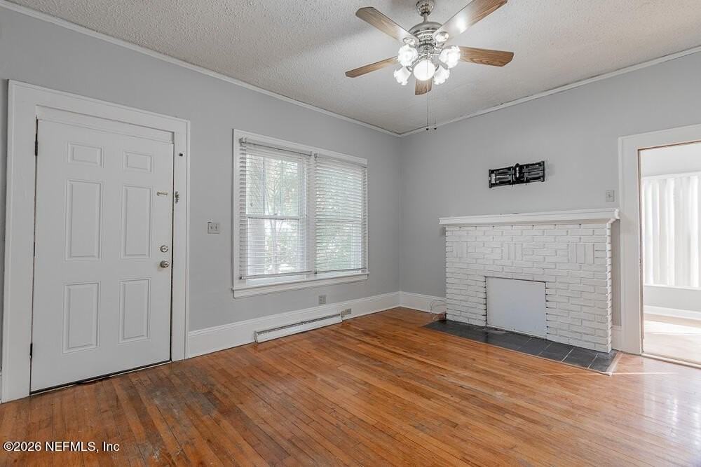 1072 Brown St - Photo 4 of 35