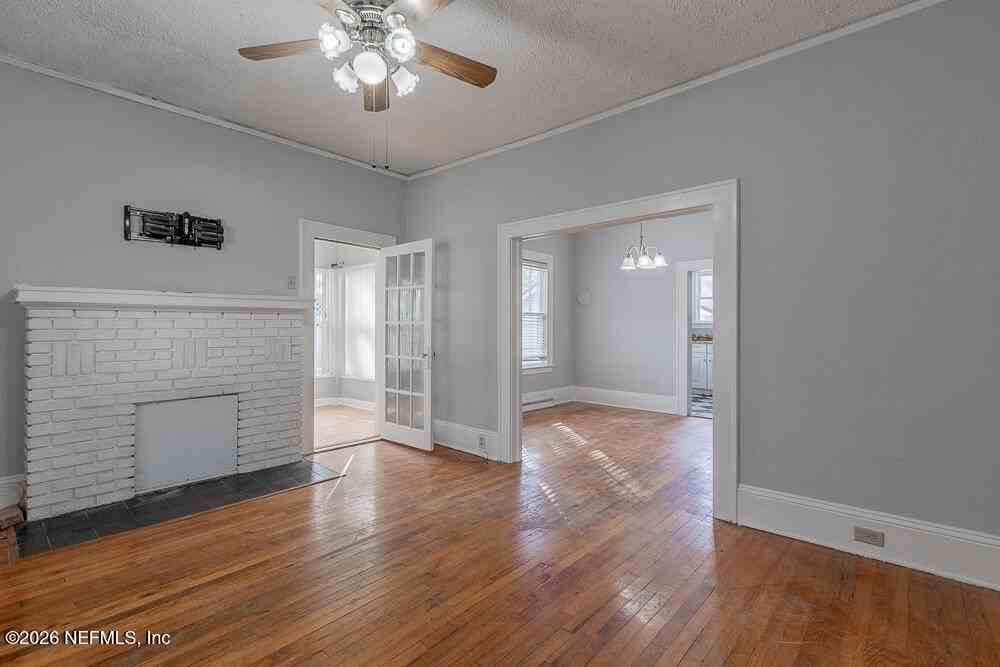 1072 Brown St - Photo 5 of 35