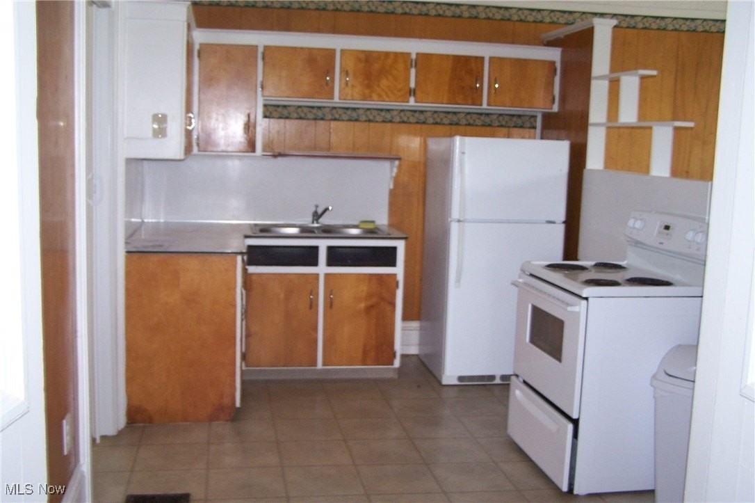 15962 Pierce St Unit B #B - Photo 2 of 8