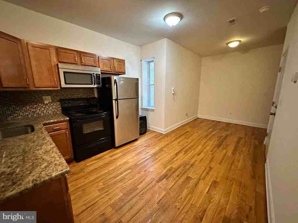 2258 N Park Ave - Photo 3 of 13