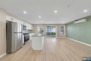 featured image of 171 Van Horne 1