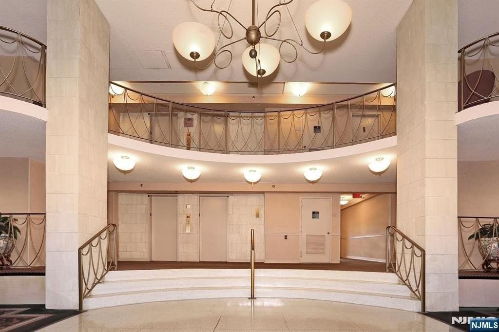 160 Overlook Ave Apt 18d - Photo 3 of 19