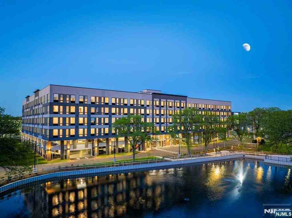 120 W Passaic St - Photo 4 of 37