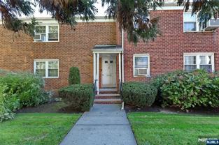 100 Huguenot Ave Apt 1b - Photo 1 of 1