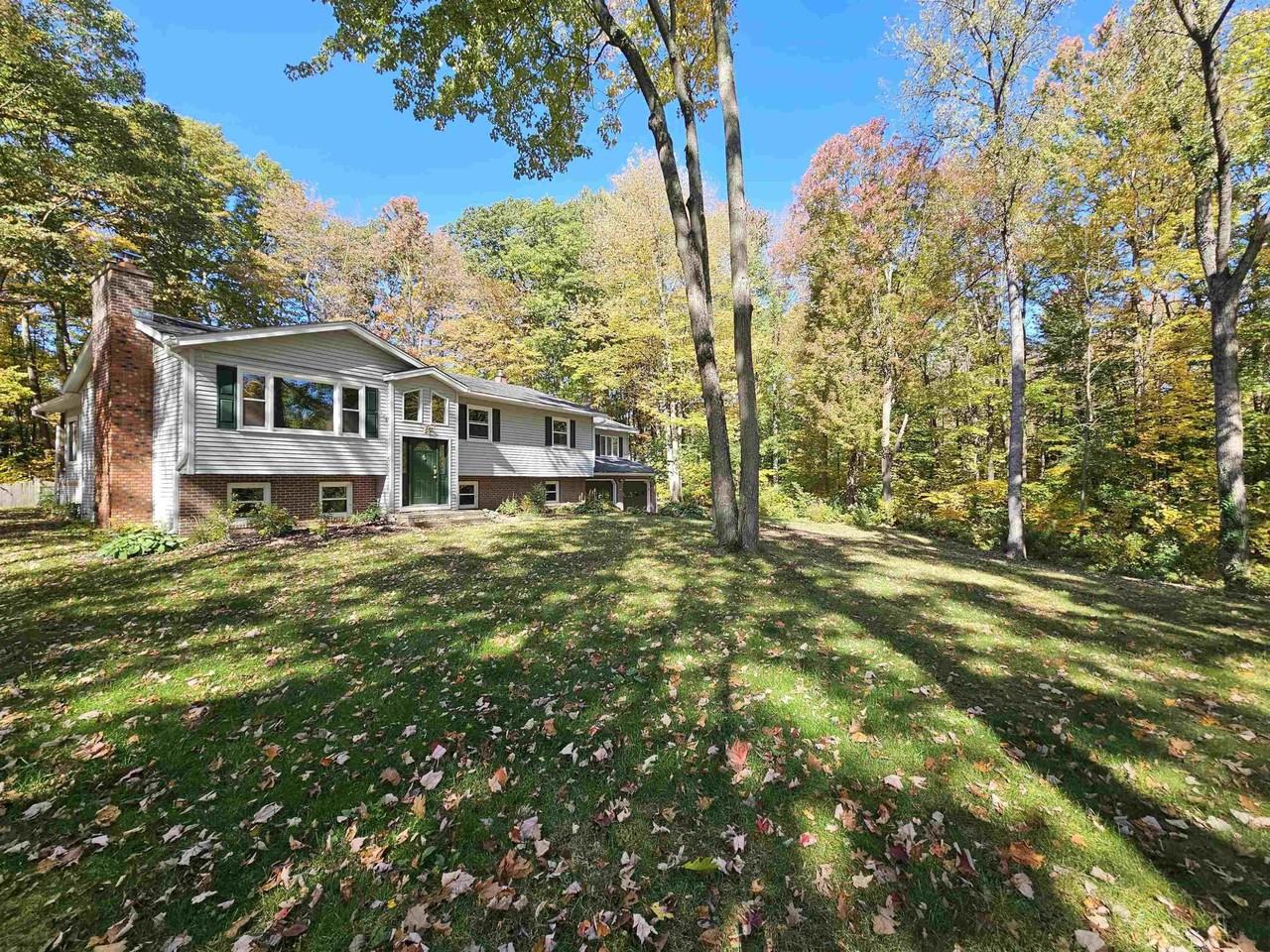 19 Rustic Dr - Photo 6 of 50