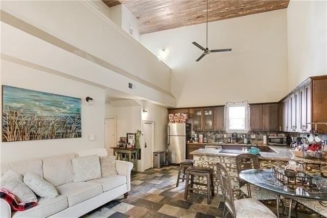 2038 Burdette St - Photo 3 of 15