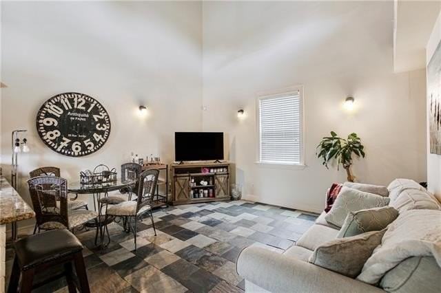 2038 Burdette St - Photo 4 of 15