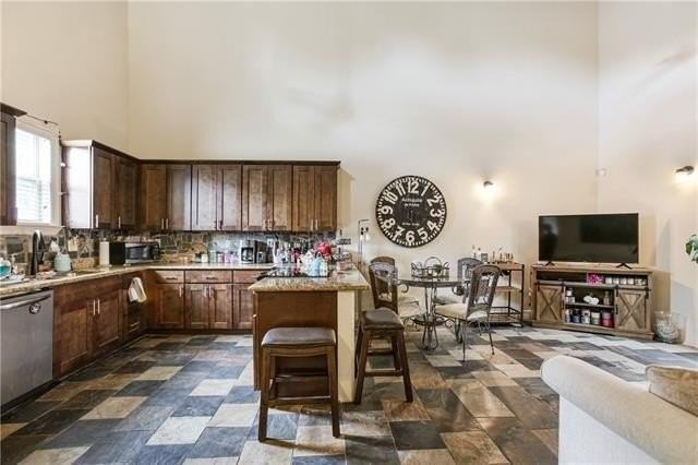 2038 Burdette St - Photo 6 of 15