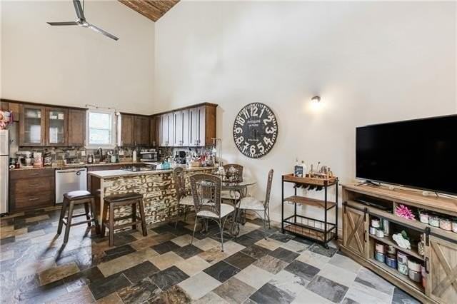 2038 Burdette St - Photo 7 of 15