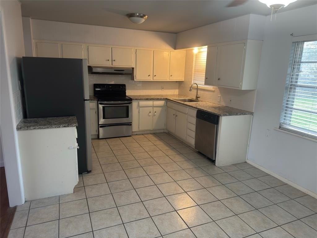 1824 Northcrest Dr - Photo 3 of 8